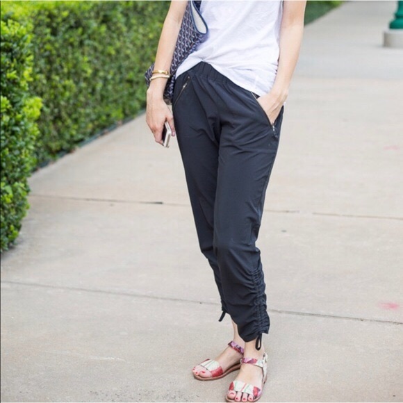 Athleta Aspire Ankle Pants Zip Pockets Black Sz 8 - Picture 3 of 12